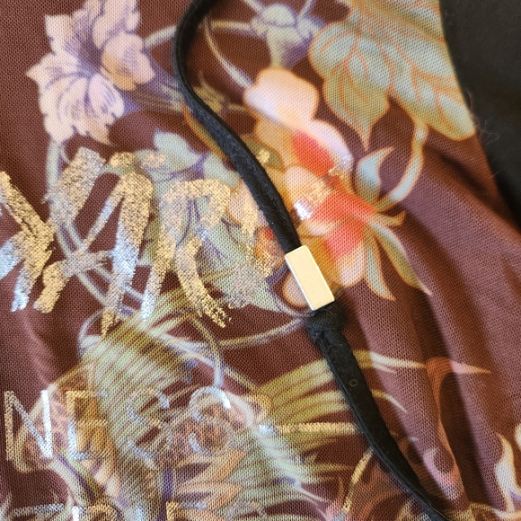 Floral & Black Blackarv Hoodie Shirt - Picture 2 of 4